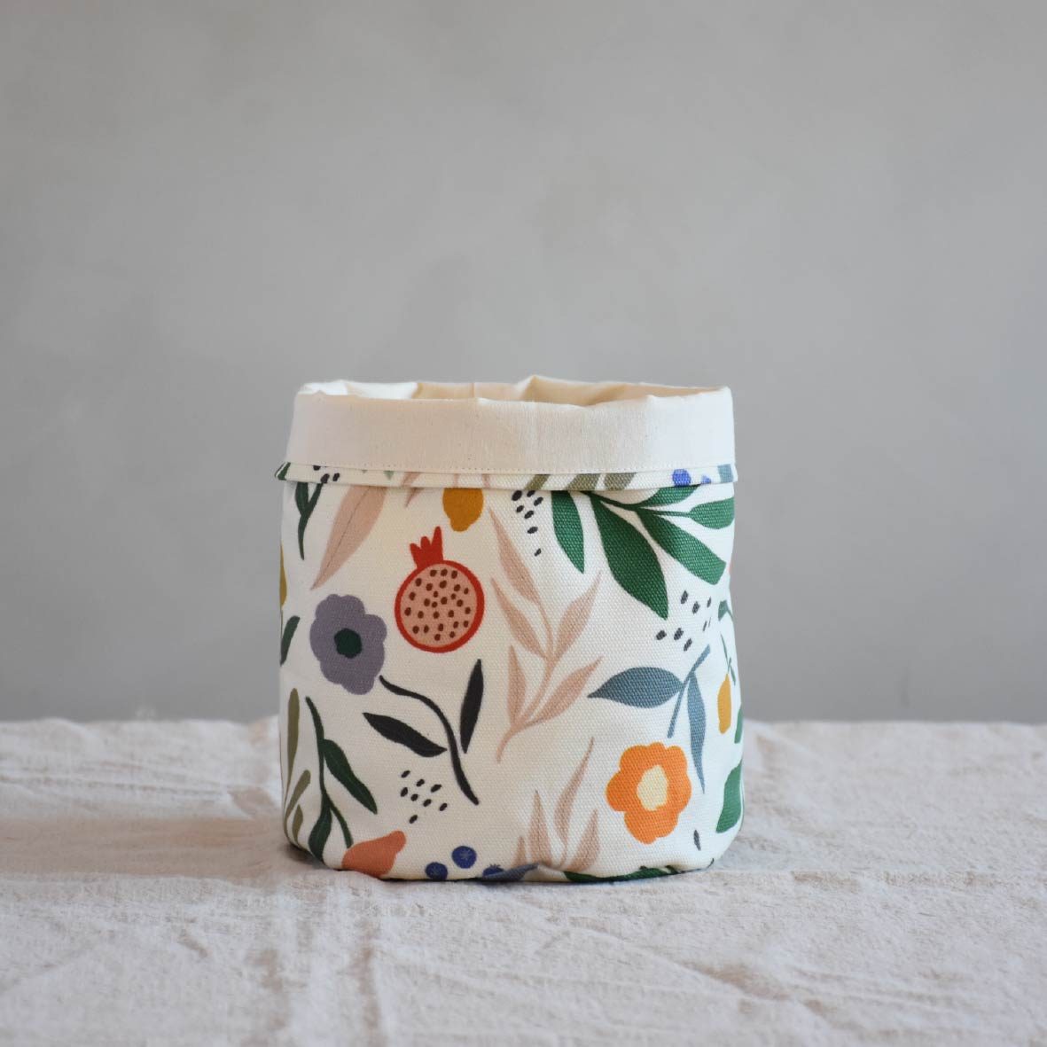 Small storage basket Flowers and fruits